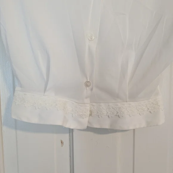 Elegant Vintage White Lace Trimmed Women's Top - Picture 7 of 9